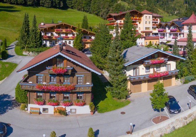 Das Haus Brunnleiten im Sommer in Kleinarl