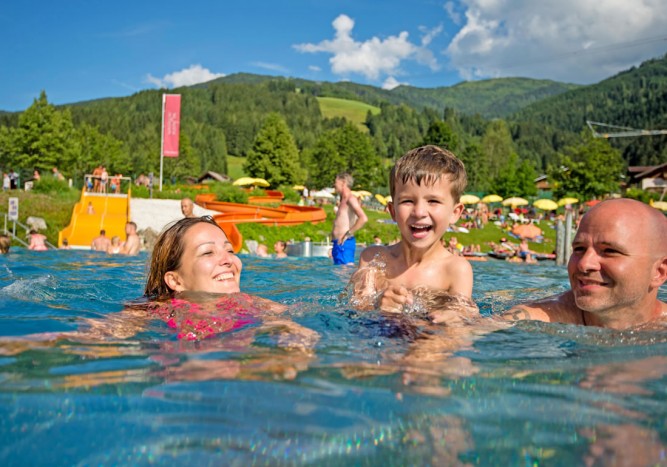 Schwimmen mit der Familie