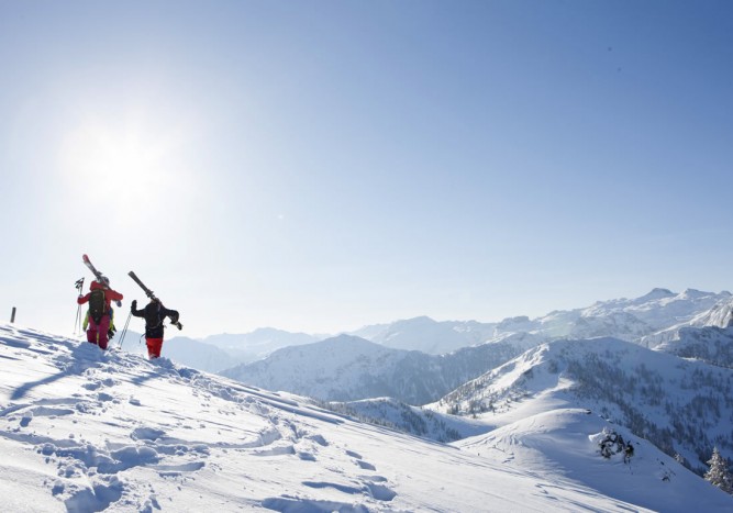 Skifahrer im Skigebiet in Ski amadé